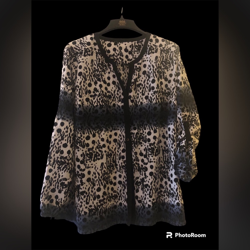 Elements black and white tunic blouse with up and down sleeve Size  XL.
